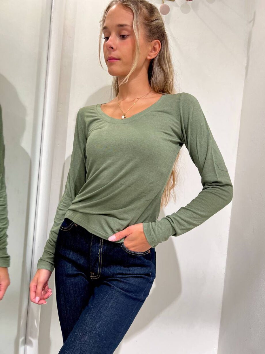 Shop Online Maglia rasata verde militare in viscosa Kontatto