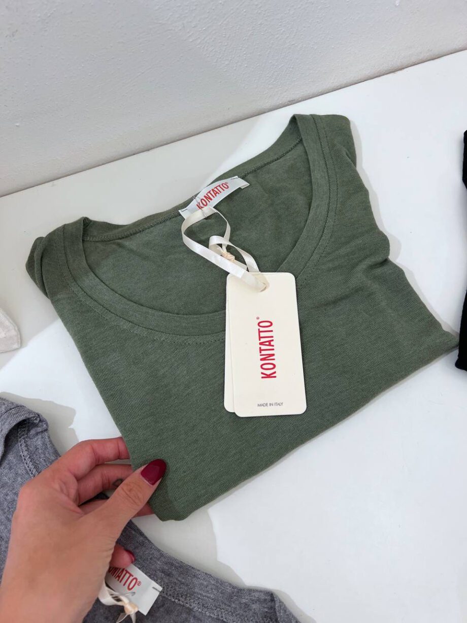 Shop Online Maglia rasata verde militare in viscosa Kontatto