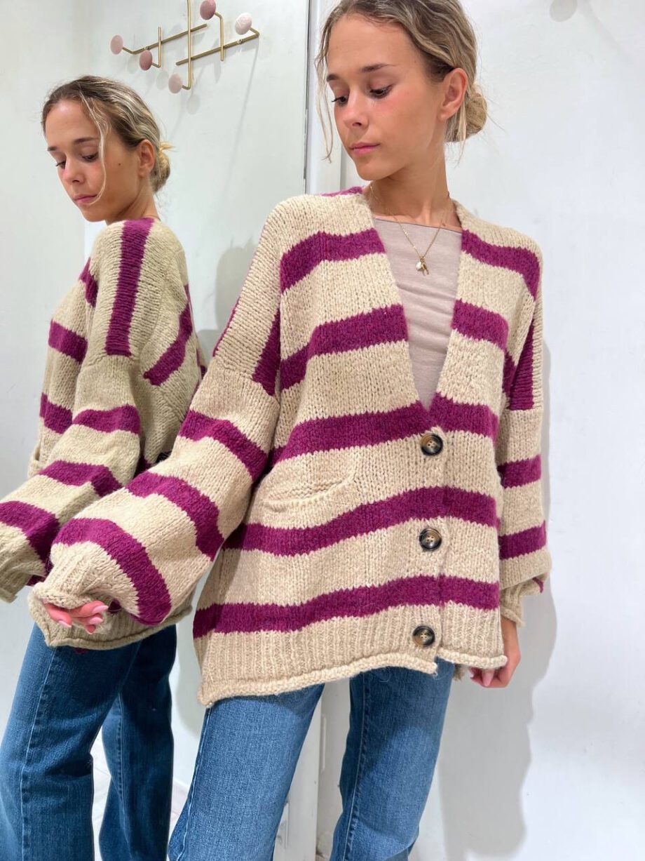 Shop Online Cardigan over in maglia a righe beige e magenta HaveOne