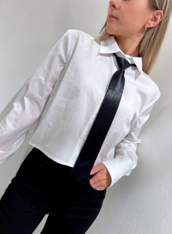 Shop Online Camicia cropped bianca cravatta nera Vicolo