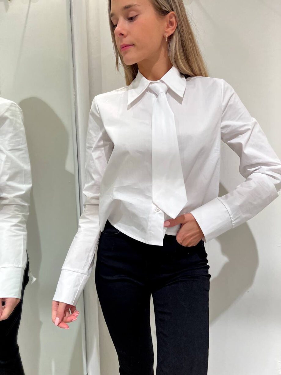 Shop Online Camicia cropped bianca con cravatta HaveOne