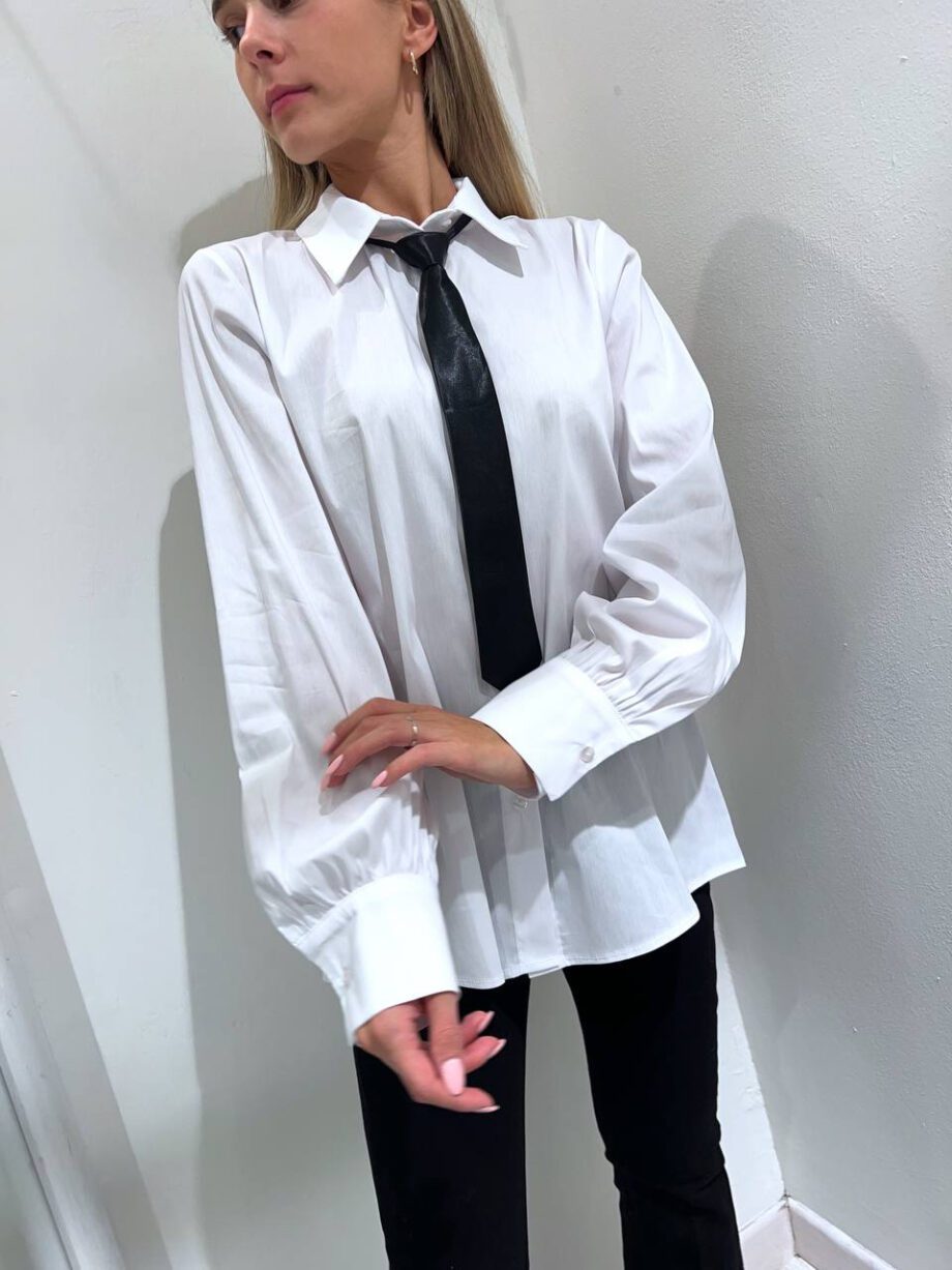 Shop Online Camicia bianca con cravatta nera HaveOne