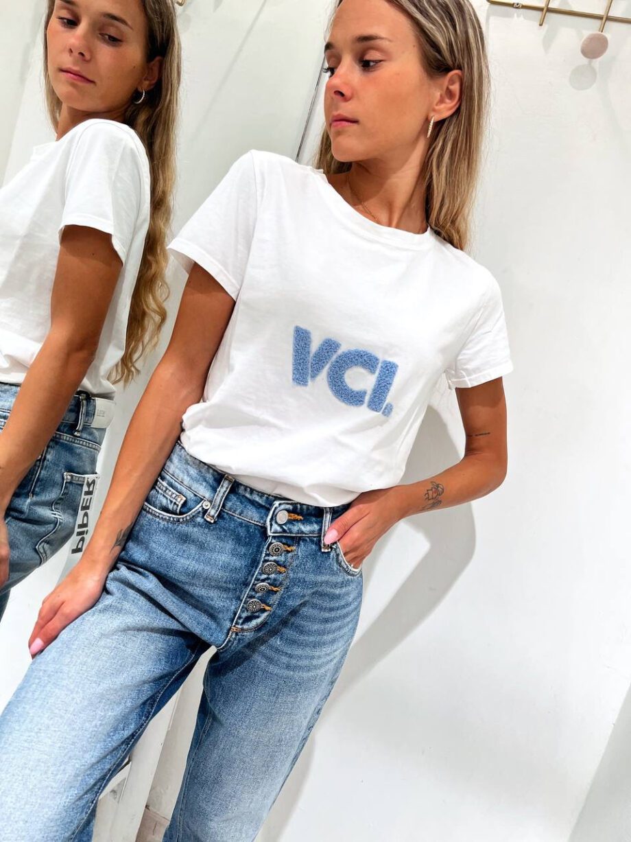 Shop Online T-shirt girocollo bianca patch VCL azzurro Vicolo