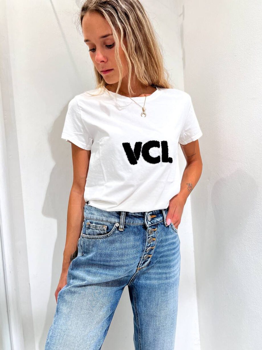 Shop Online T-shirt girocollo bianca patch VCL nero Vicolo