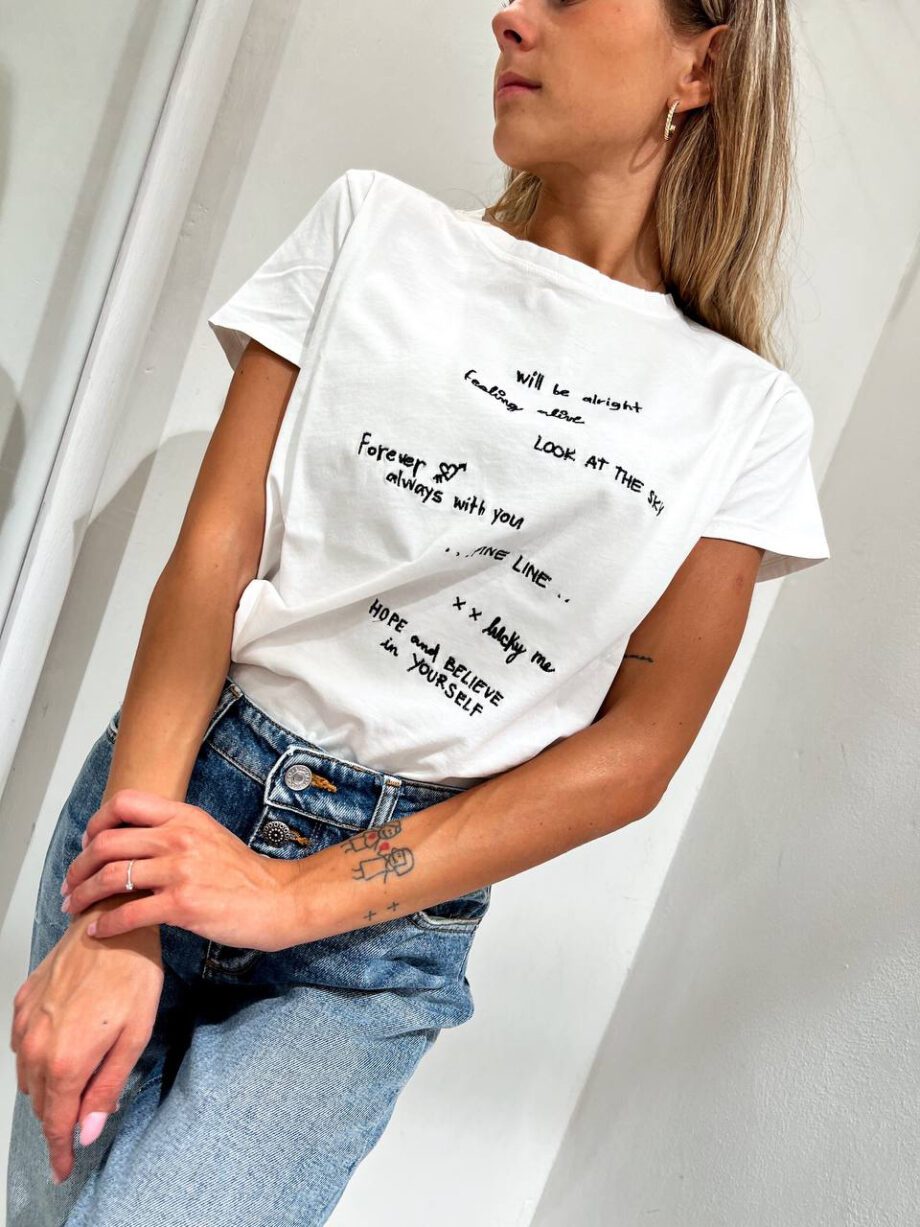 Shop Online T-shirt girocollo bianca ricami scritte Vicolo