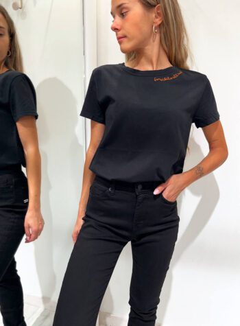 Shop Online T-shirt girocollo nera ricamo scritta arancio Vicolo