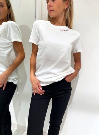 Shop Online T-shirt girocollo bianca ricamo scritta rossa Vicolo