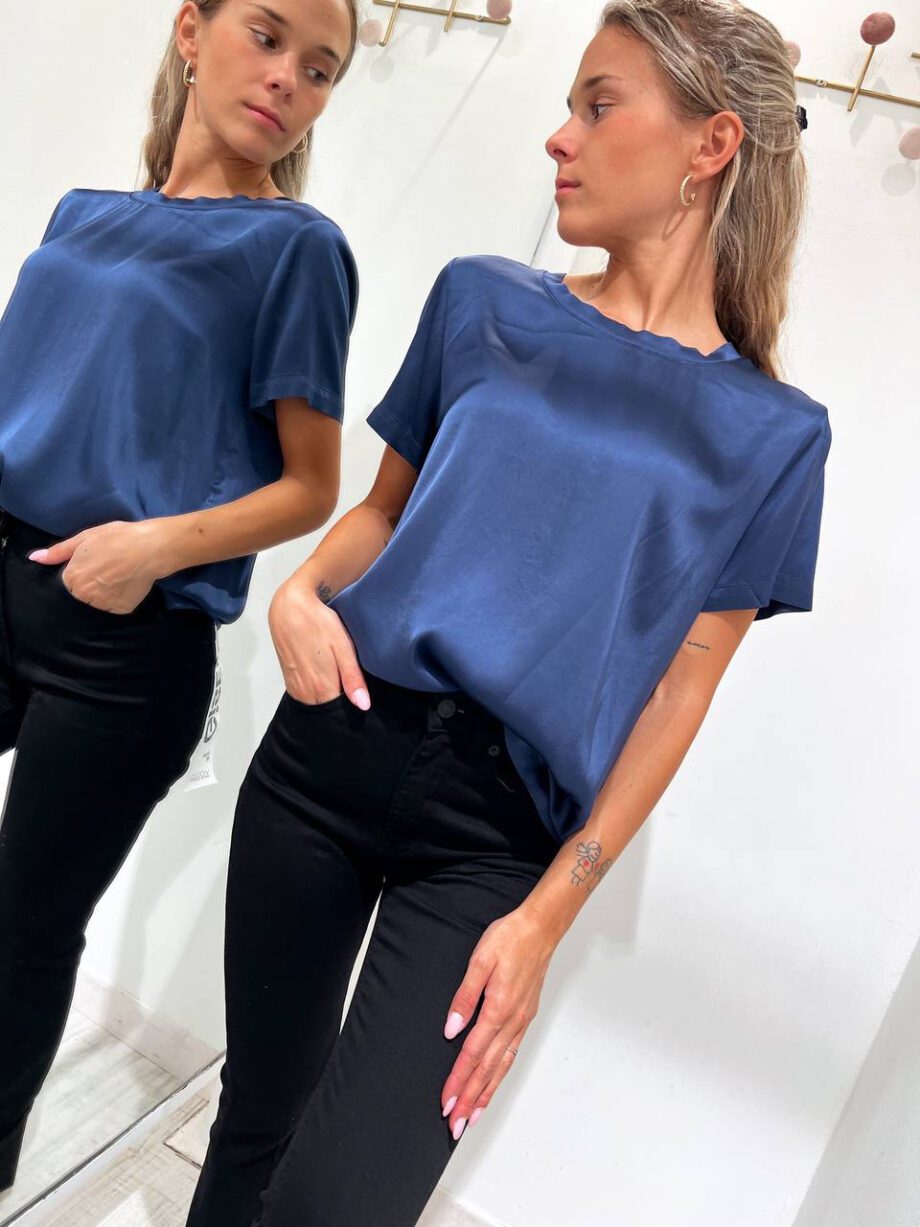 Shop Online T-shirt satin blu in viscosa Vicolo