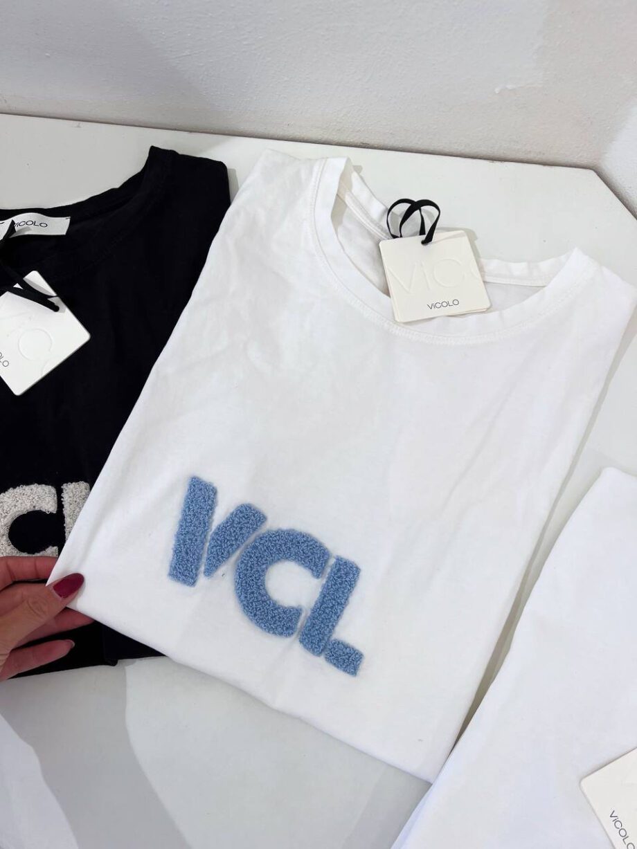 Shop Online T-shirt girocollo bianca patch VCL azzurro Vicolo