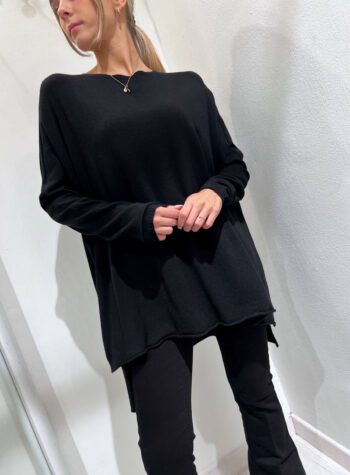 Shop Online Maglia oversize nera con spacchi Souvenir