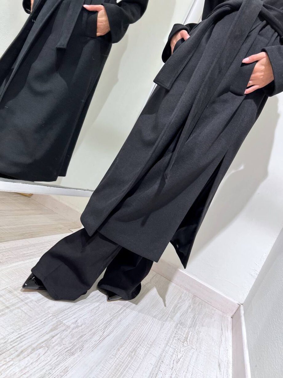 Shop Online Cappotto lungo nero con fusciacca Souvenir
