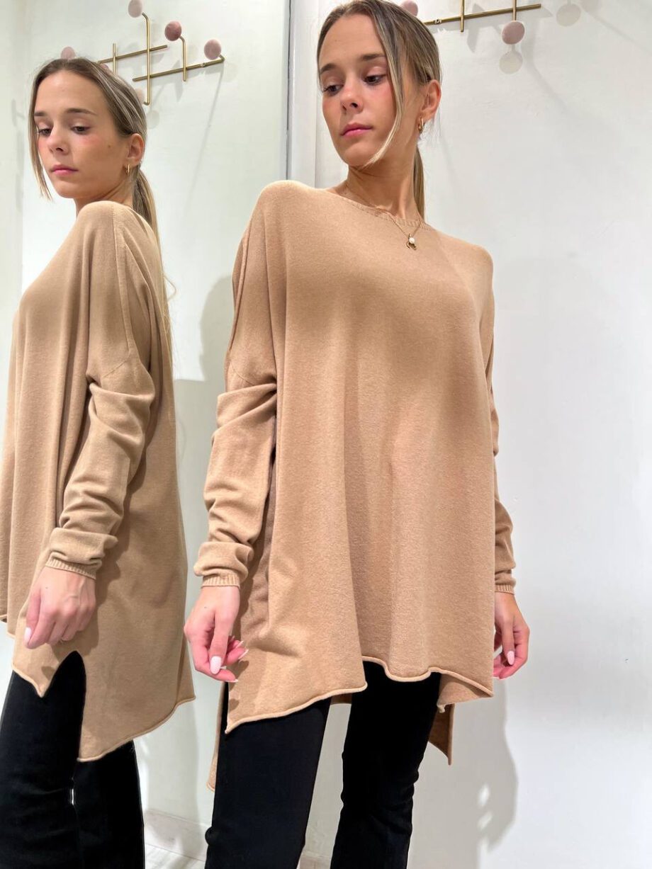 Shop Online Maglia oversize beige con spacchi Souvenir