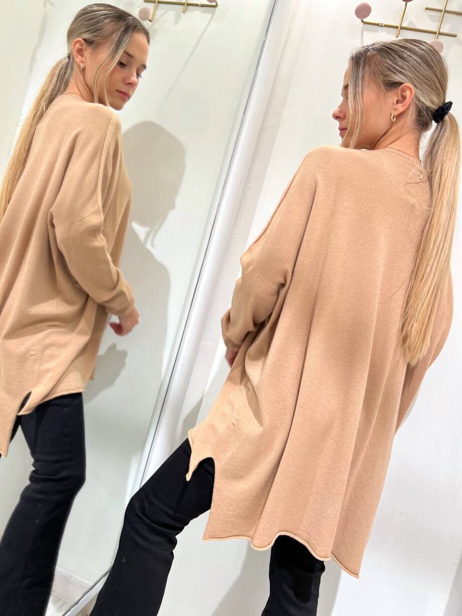 Shop Online Maglia oversize beige con spacchi Souvenir