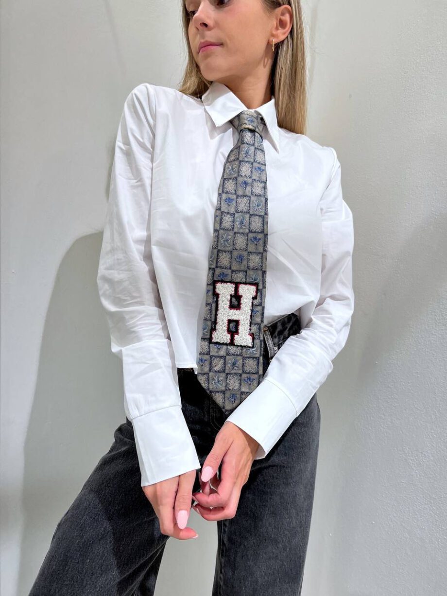 Shop Online Camicia cropped bianca con cravatta grigia HaveOne