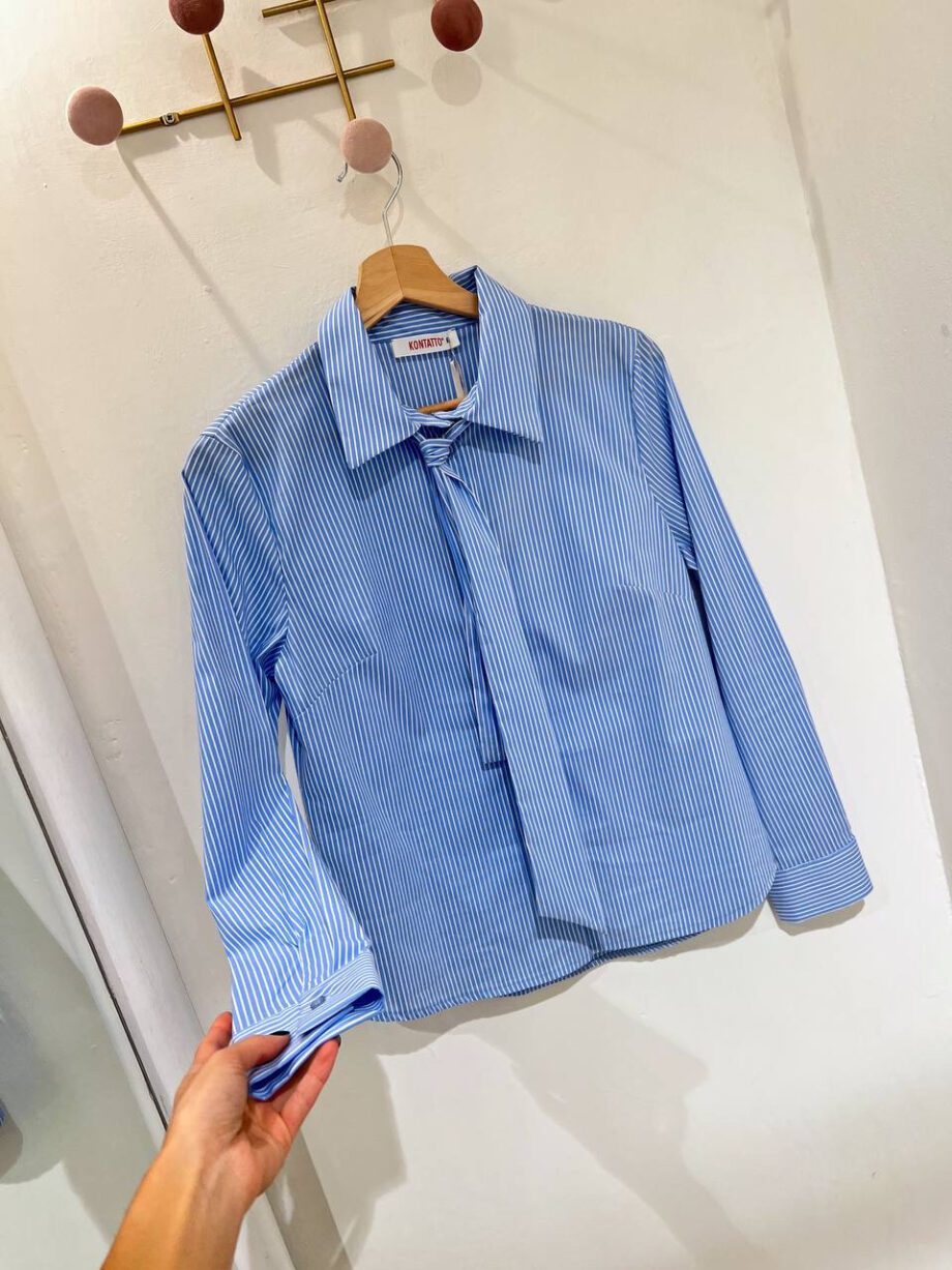Shop Online Camicia azzurra a righe con cravatta Kontatto