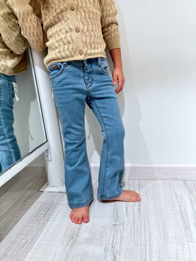 Jeans chiaro a zampa Lil' Atelier Shop Online Jeans chiaro a zampa Lil' Atelier