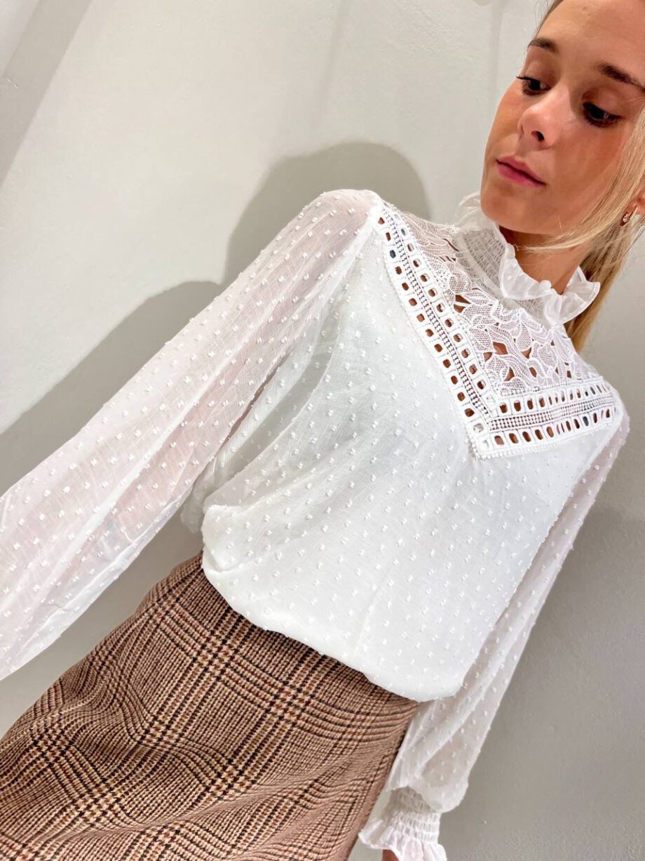 Shop Online Blusa bianca con pizzo Suncoo