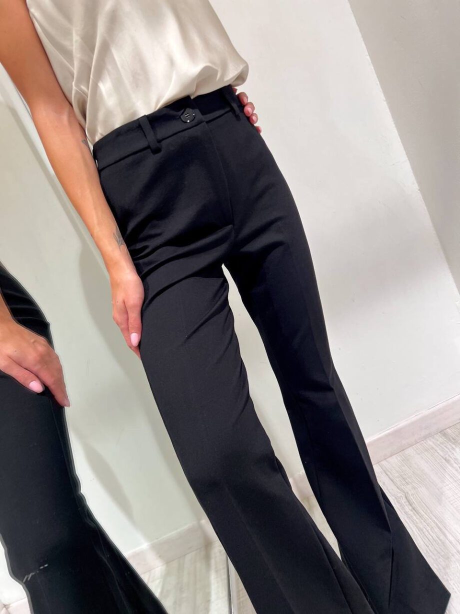 Shop Online Pantalone nero a zampa elasticizzato Vicolo