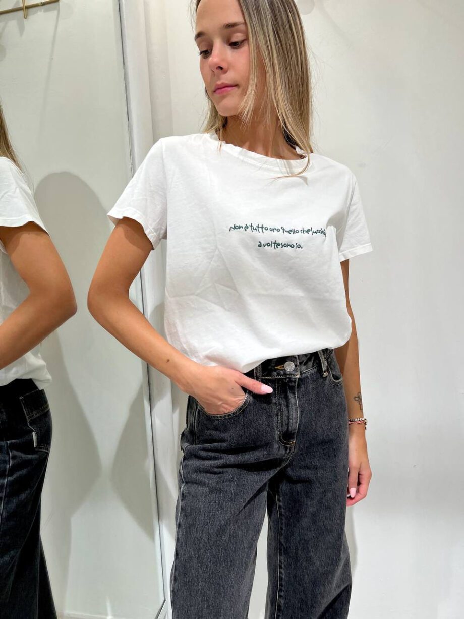 Shop Online T-shirt girocollo bianca scritta ricamo verde Vicolo