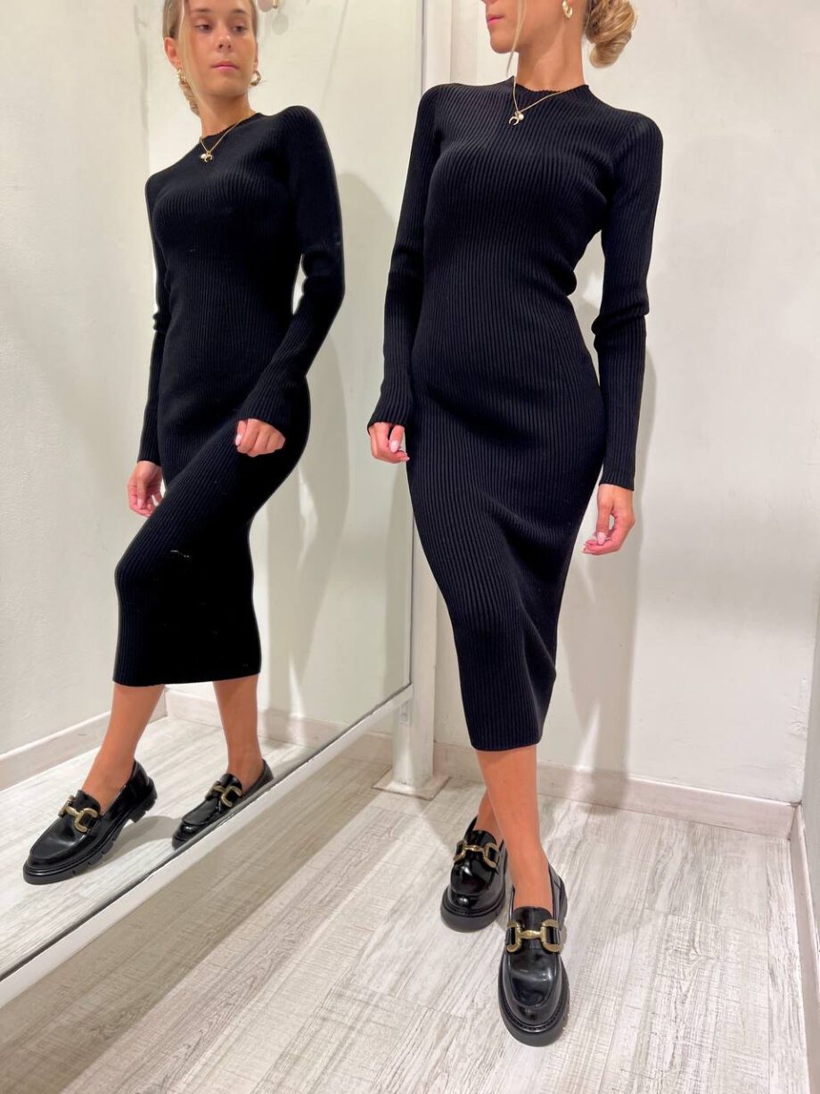 Shop Online Vestito lungo nero in maglia a costine Kontatto