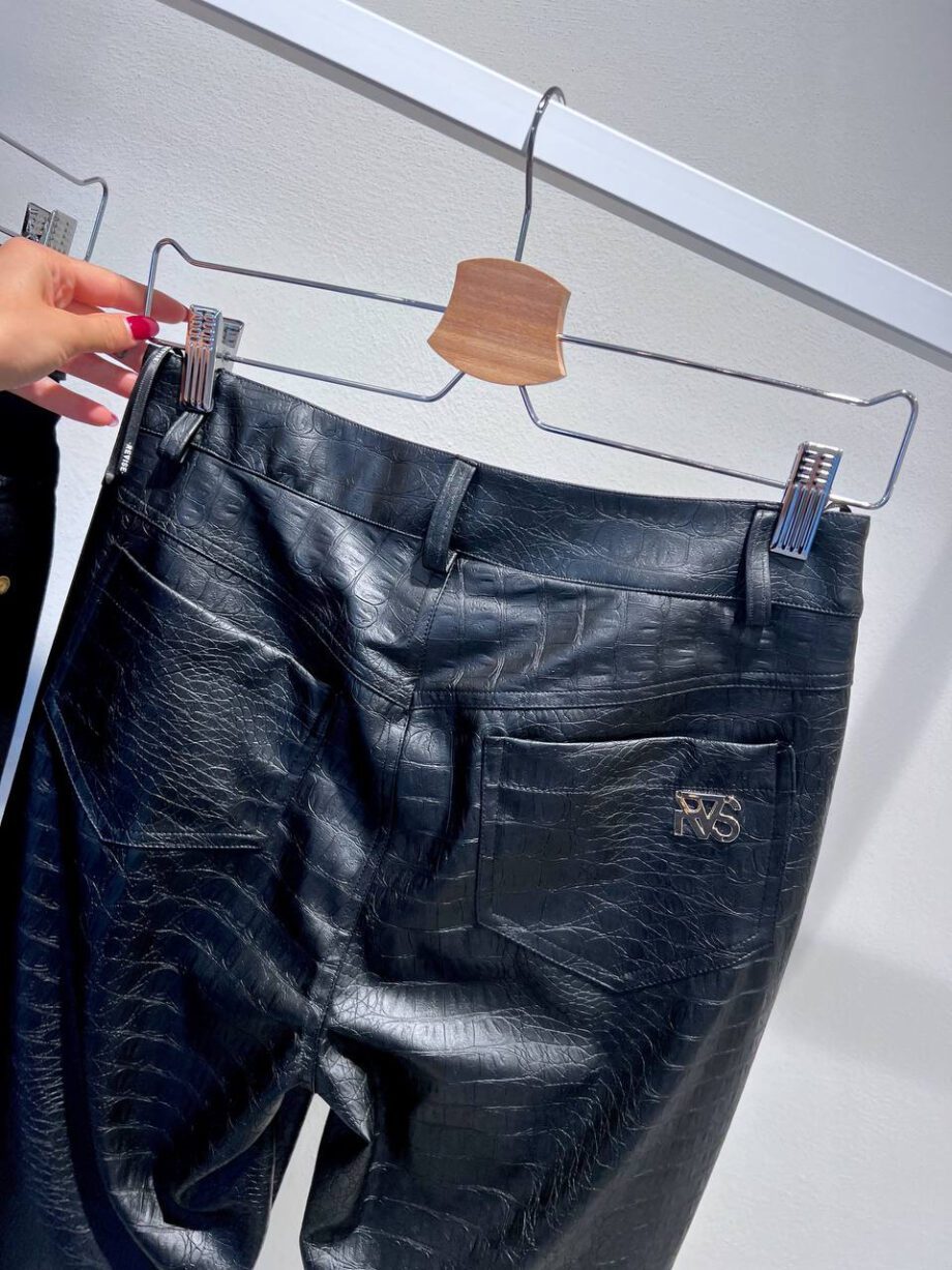 Shop Online Pantalone nero in ecopelle croco Revise