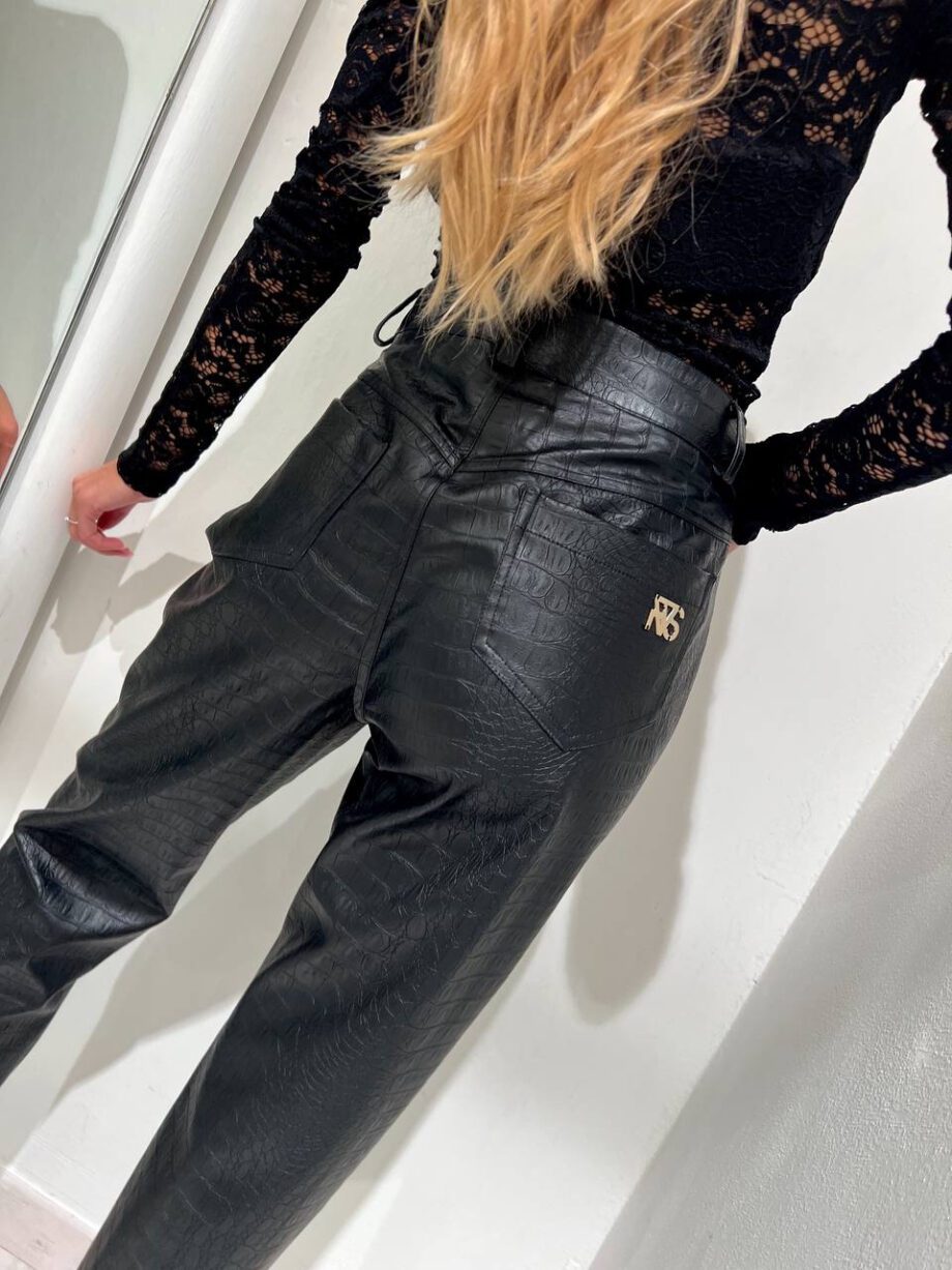 Shop Online Pantalone nero in ecopelle croco Revise