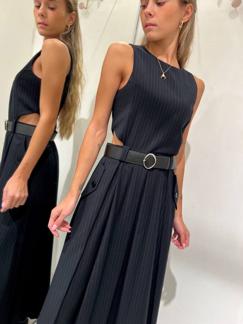 Shop Online Vestito lungo nero gessato cut out Vicolo