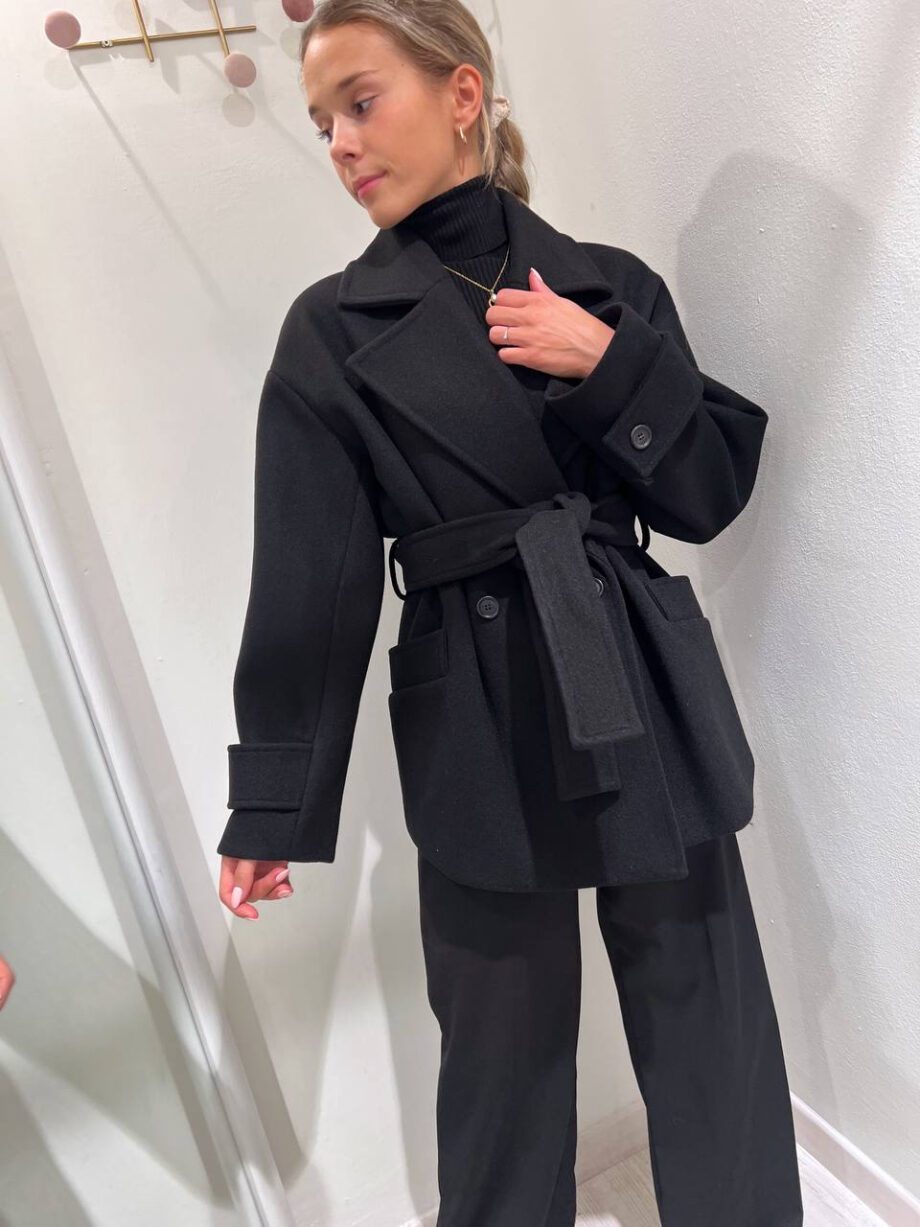Shop Online Cappotto corto nero con cintura Souvenir