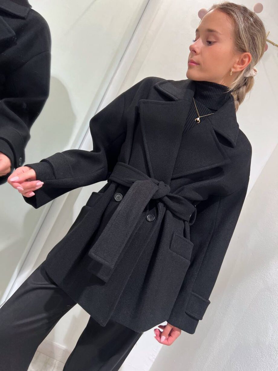 Shop Online Cappotto corto nero con cintura Souvenir