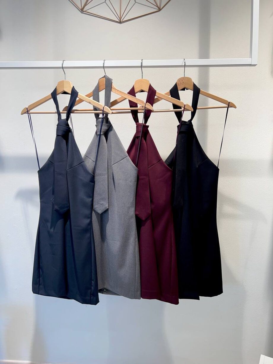 Shop Online Vestito corto nero con cravatta Vicolo