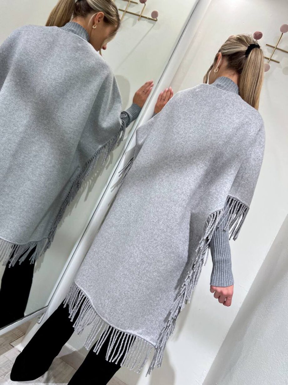 Shop Online Cappa oversize con frange grigia Vicolo