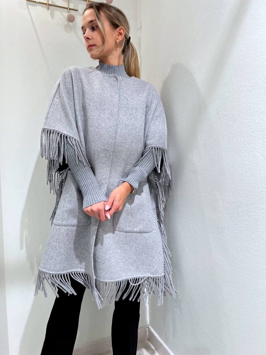 Shop Online Cappa oversize con frange grigia Vicolo