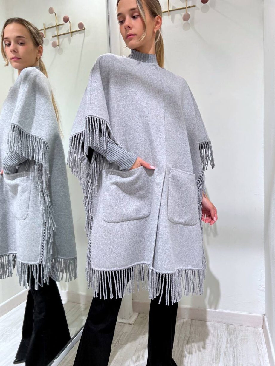 Shop Online Cappa oversize con frange grigia Vicolo