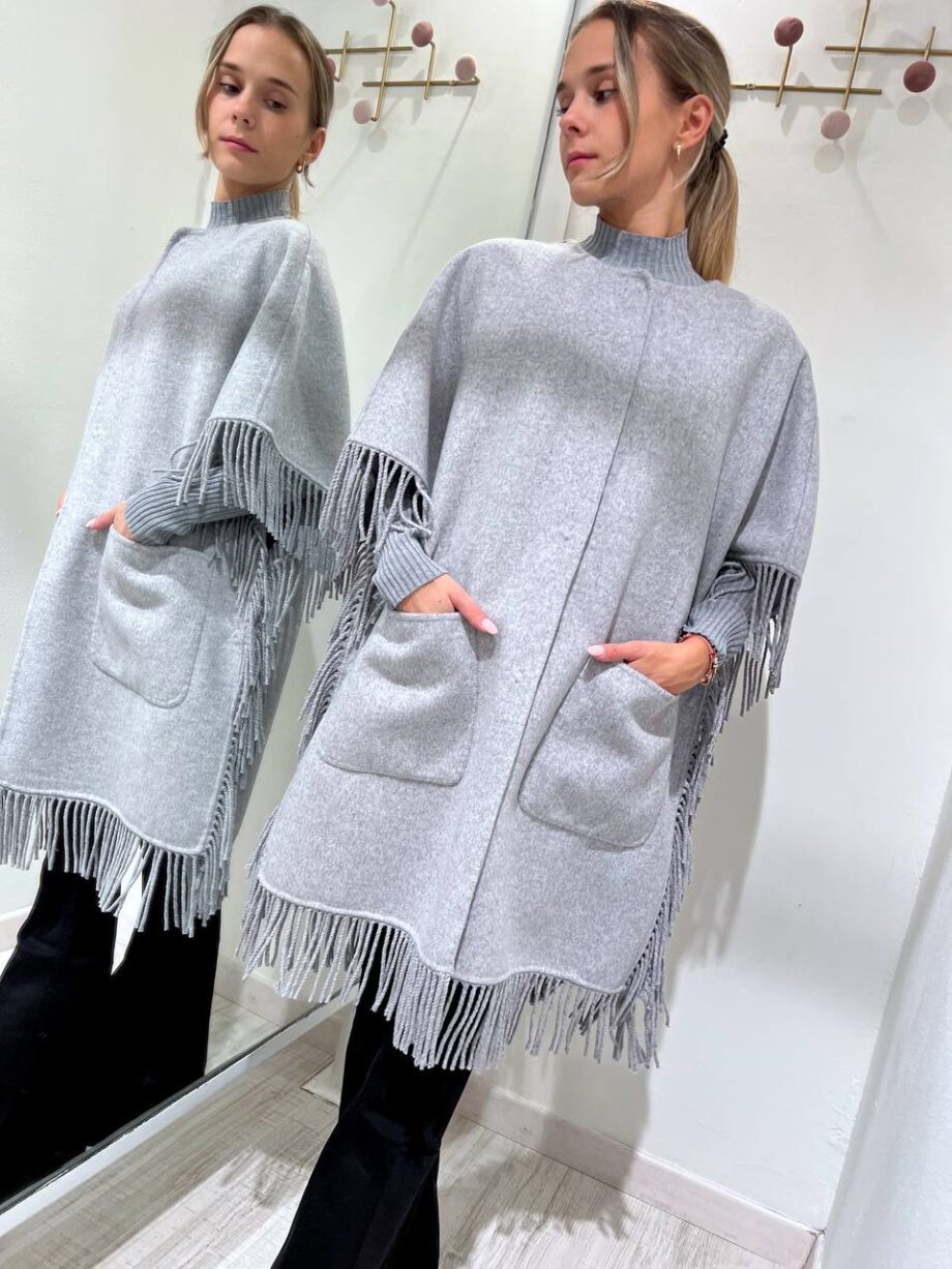 Shop Online Cappa oversize con frange grigia Vicolo