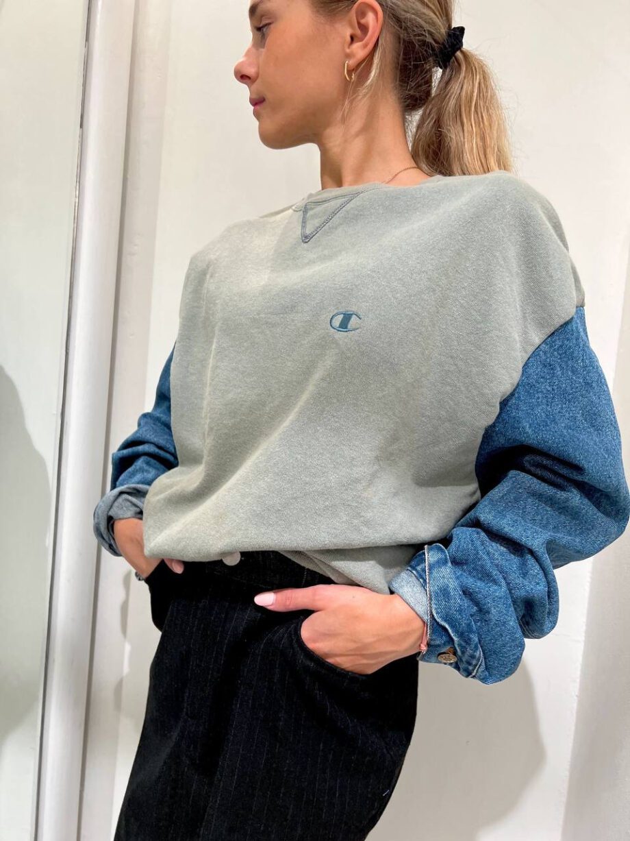 Shop Online Felpa oversize vintage grigia con ricamo azzurro HaveOne