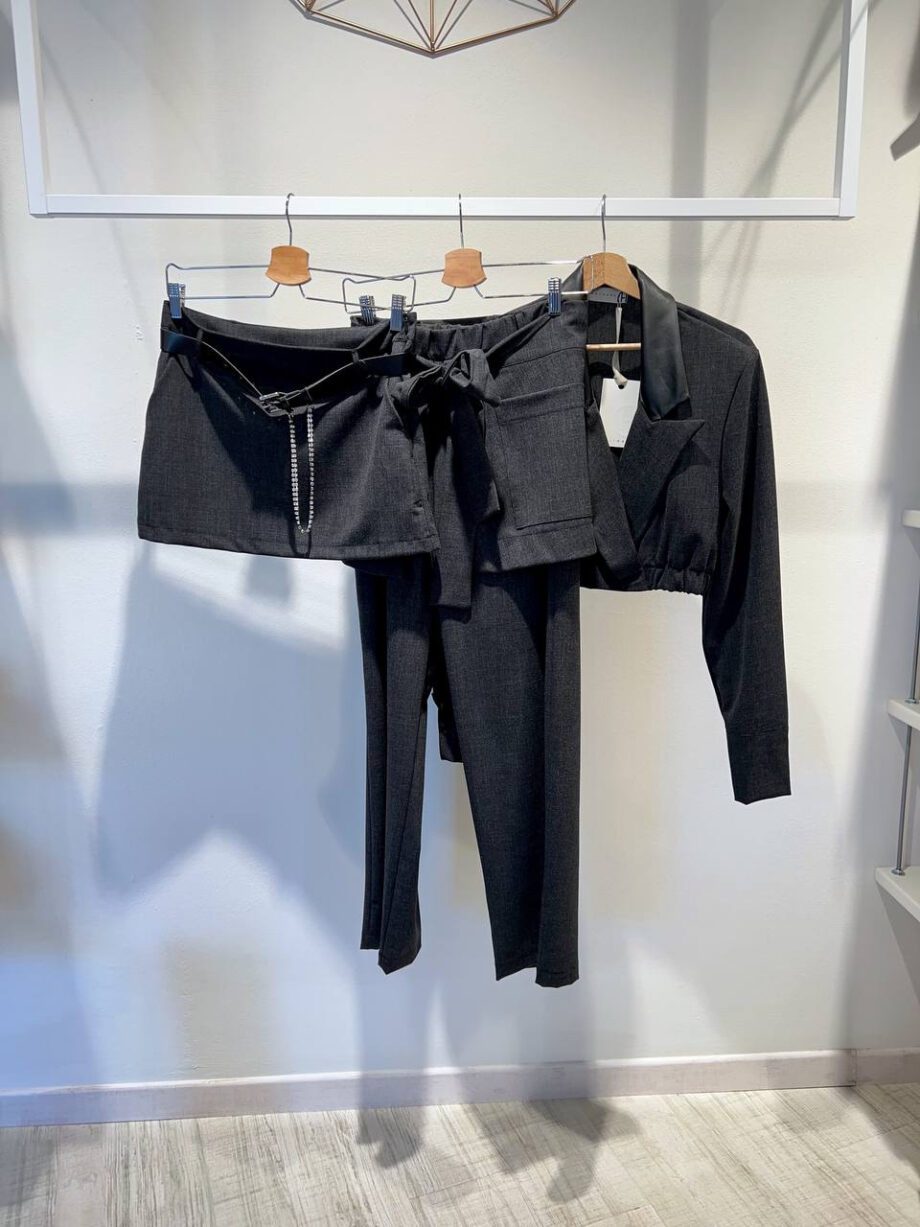 Shop Online Minigonna antracite con cintura e strass HaveOne