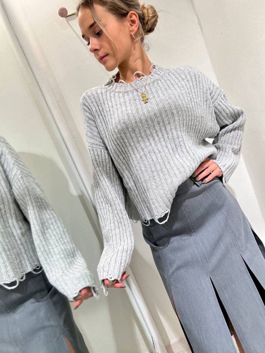 Shop Online Maglione grigio a coste con rotture Vicolo