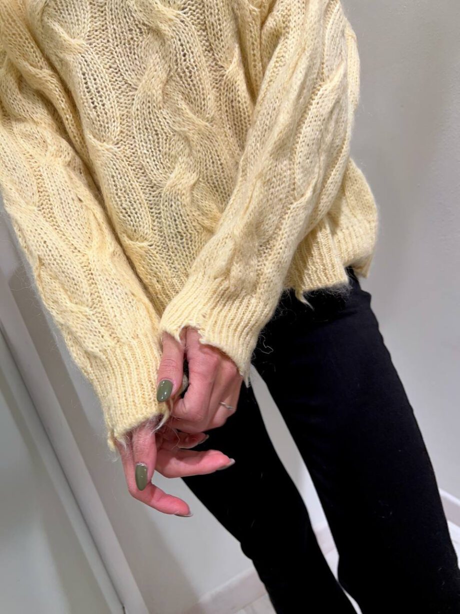 Shop Online Maglione giallo con trecce mohair Kontatto