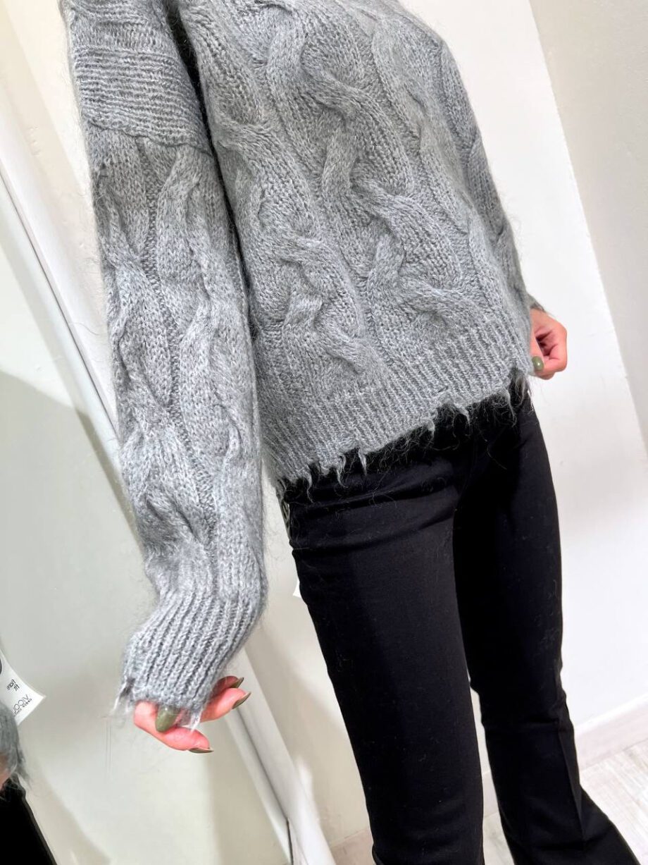 Shop Online Maglione grigio con trecce mohair Kontatto