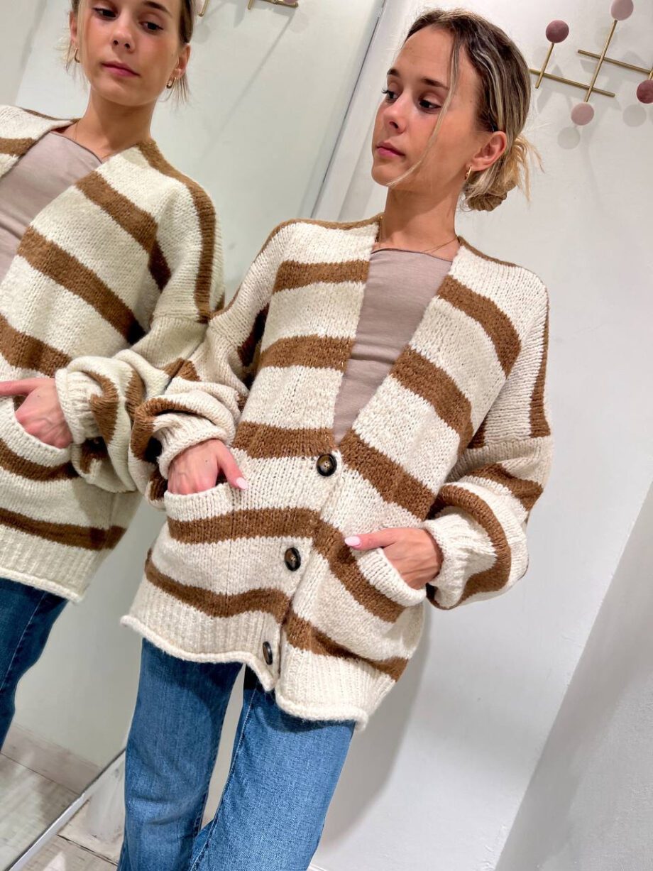 Shop Online Cardigan over in maglia a righe panna e beige HaveOne