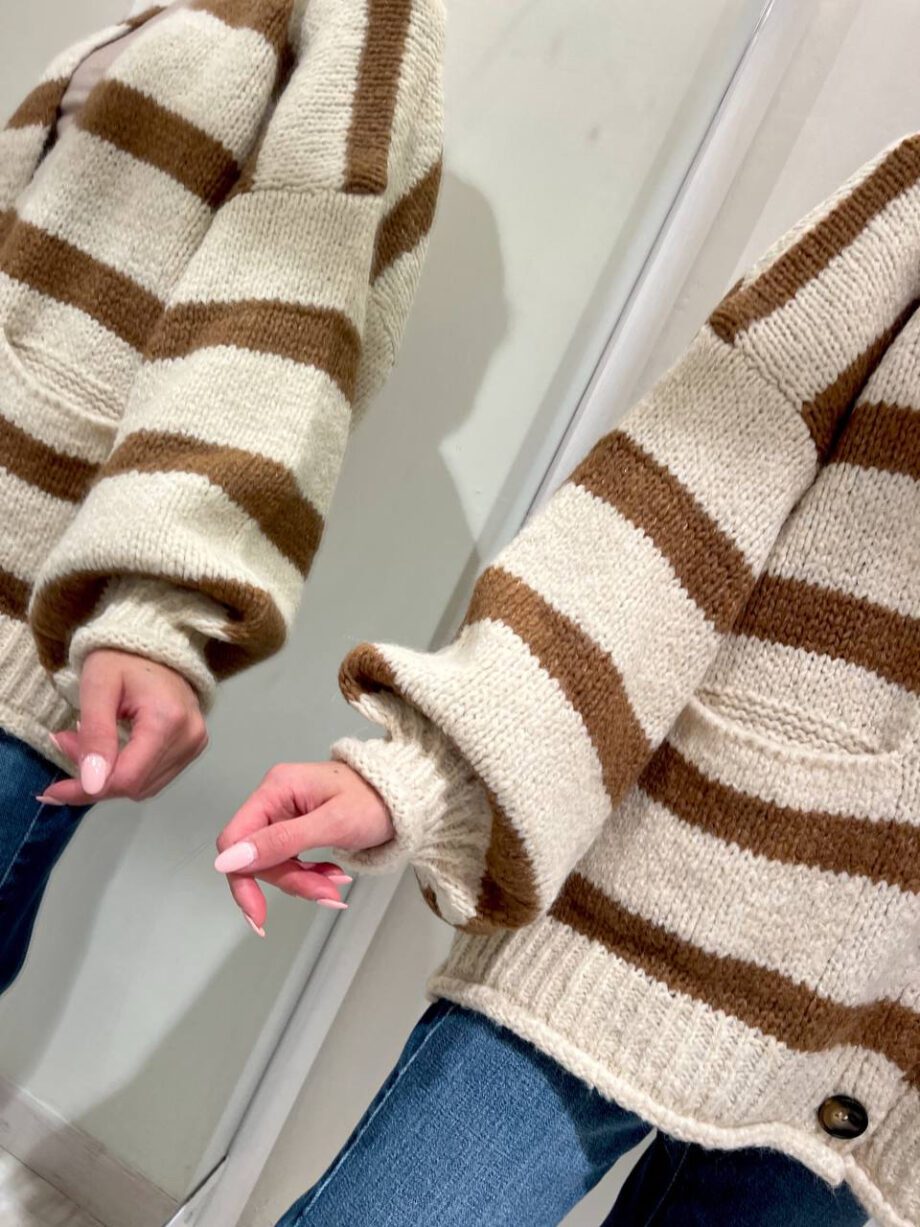 Shop Online Cardigan over in maglia a righe panna e beige HaveOne