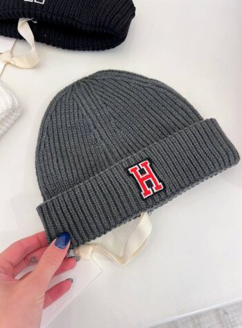 Shop Online Cappellino cuffia bianco con rovescia e patch HaveOne