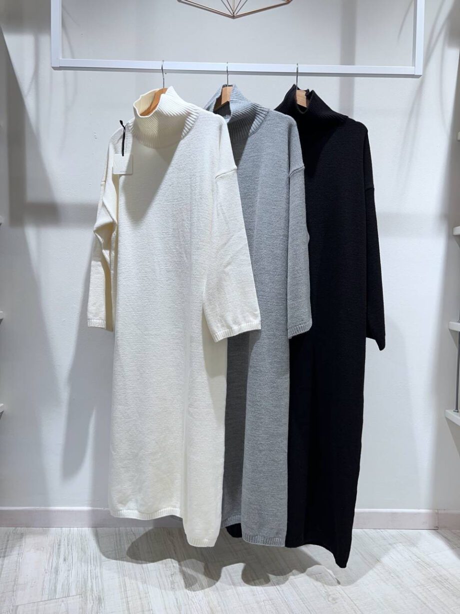 Shop Online Vestito lungo over nero in maglia Vicolo