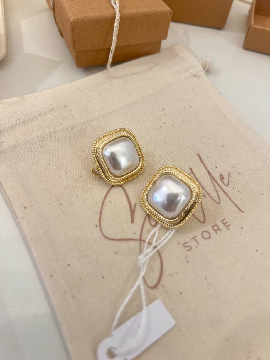 Shop Online Orecchini perle forma quadrata oro