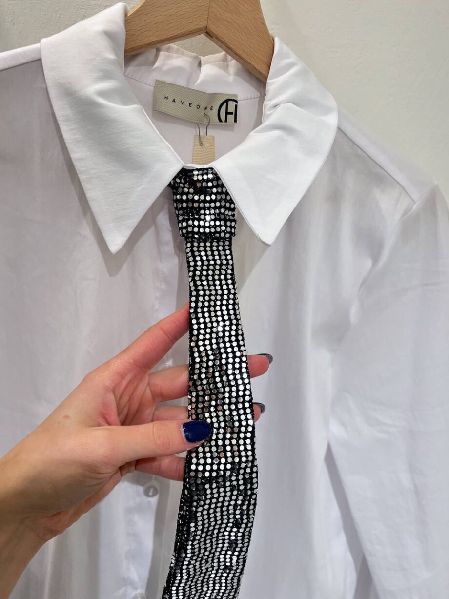 Shop Online Camicia bianca con cravatta paillettes nera HaveOne