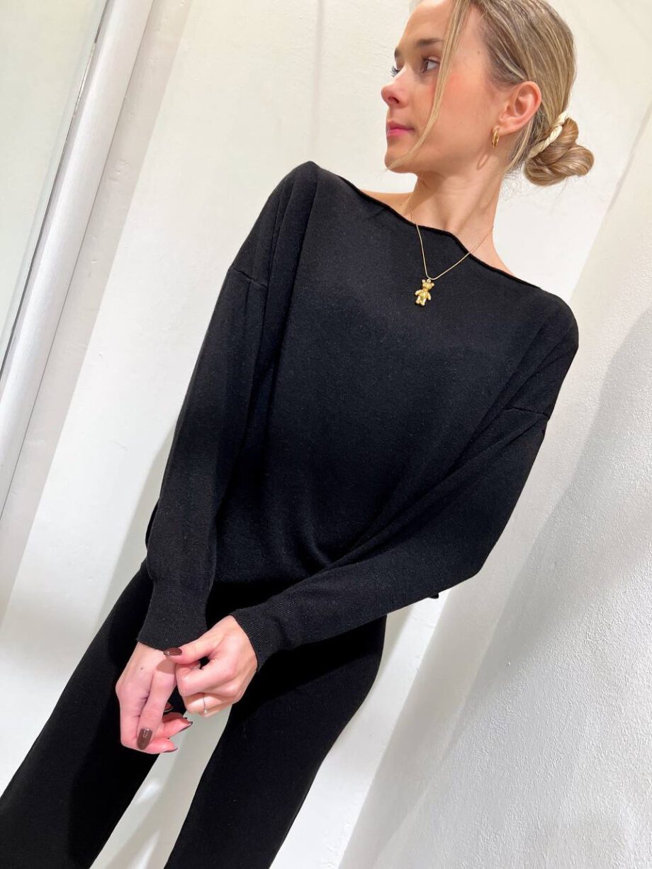 Shop Online Completo coordinato in maglia nero Have One