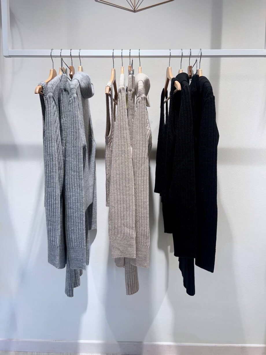 Shop Online Longuette in maglia nera a coste Vicolo