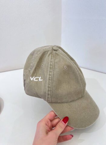 Shop Online Cappello con visiera tortora Vicolo