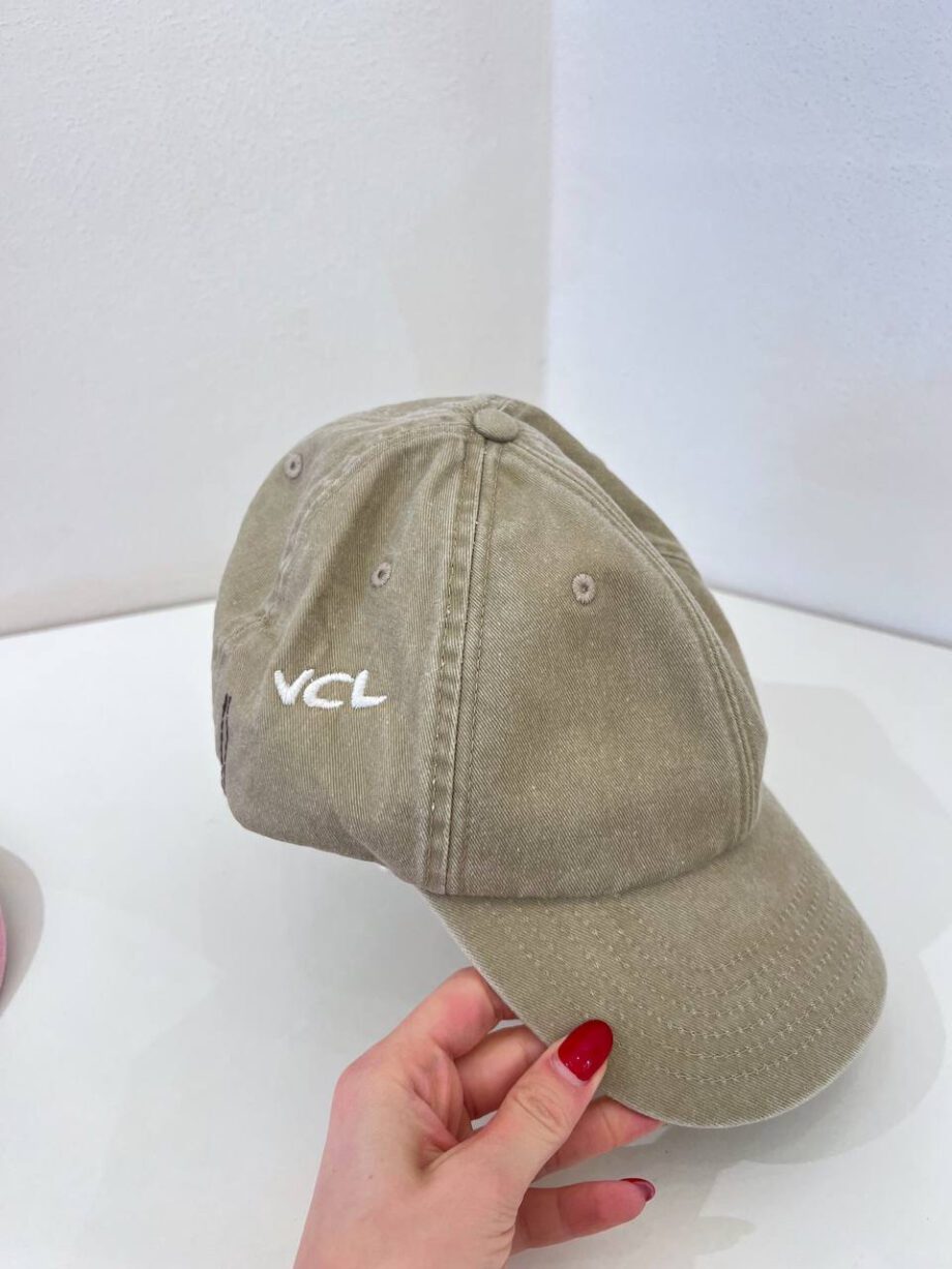 Shop Online Cappello con visiera tortora Vicolo