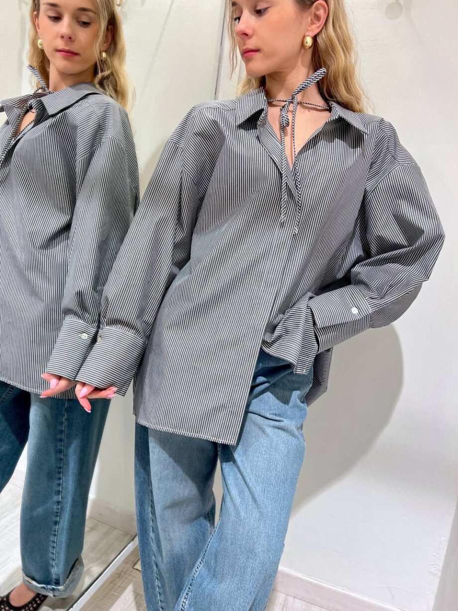 Shop Online Camicia oversize a righe grigia Vicolo